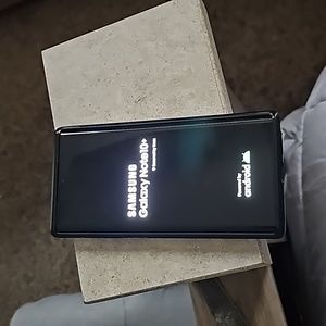 Galaxy note 10 unlocked with 5g no scratches, great condition case inclu…